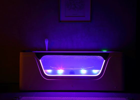 フロントのLEDガラスと深層浸水機能の3人用スパバブルバスタブ
